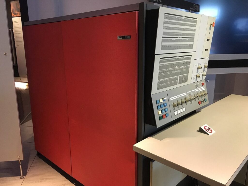 IBM System/360 Model 30 mainframe and its control panel at the Computer History Museum
